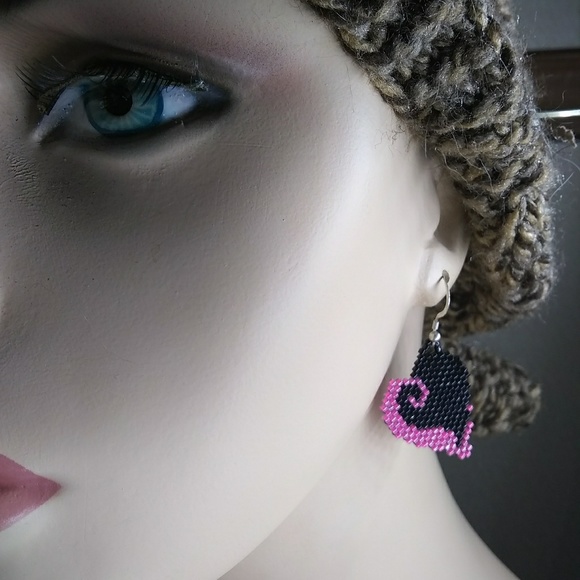 ⭐HP⭐ Handmade Pink Love Valentine Beaded Earrings - Picture 3 of 5